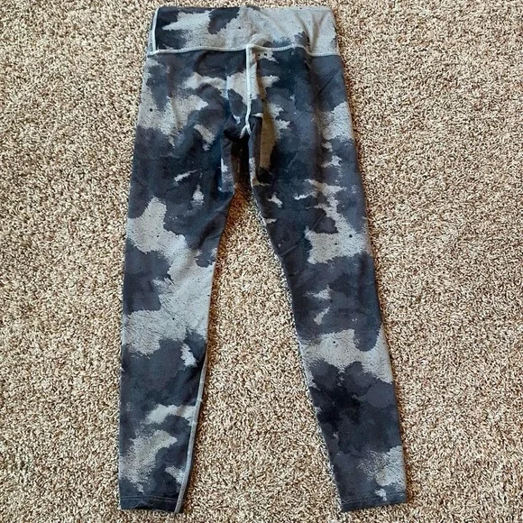 Lululemon Grey Camo Leggings, MSRP $98, size 6 - Picture 6 of 6